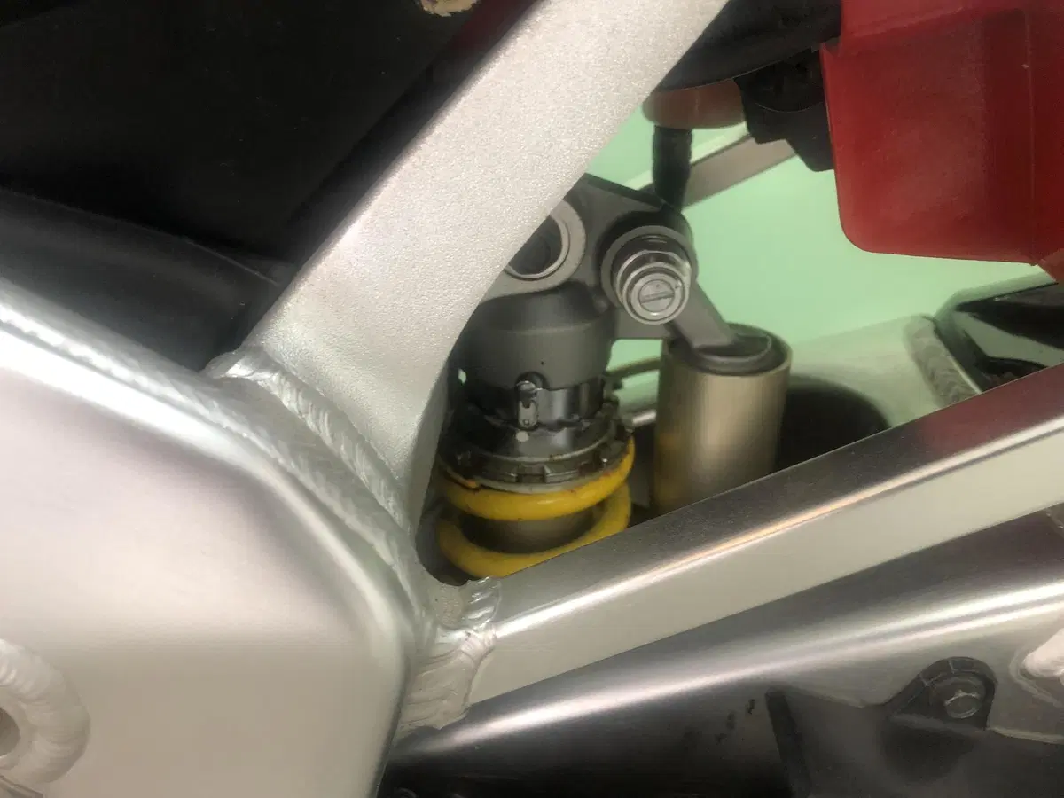 Yamaha YZF R1 (1998 - 99) (9)