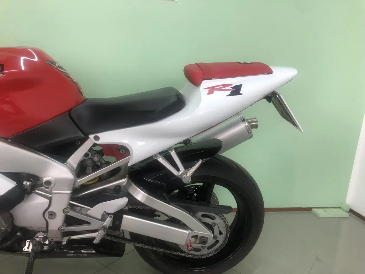 Yamaha YZF R1 (1998 - 99) (10)