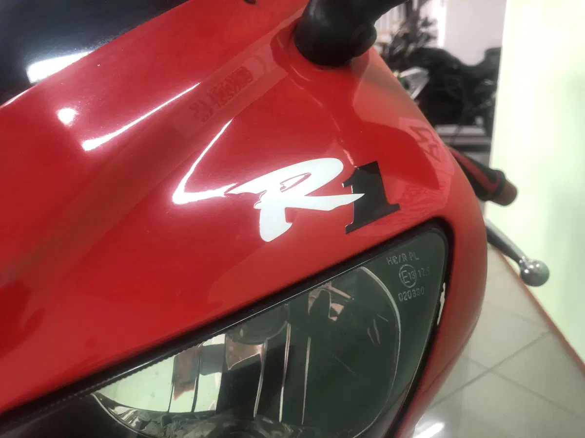 Yamaha YZF R1 (1998 - 99) (11)