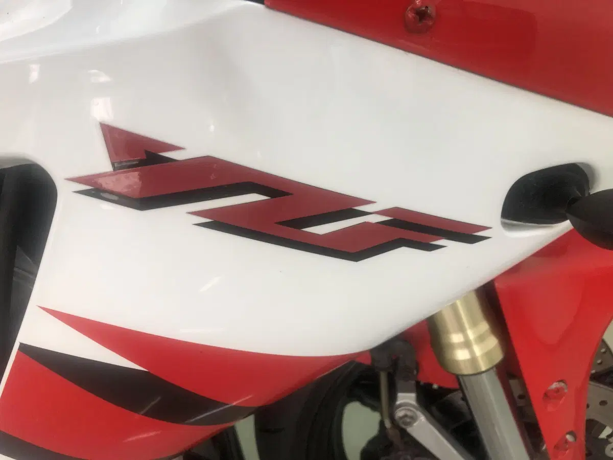 Yamaha YZF R1 (1998 - 99) (18)