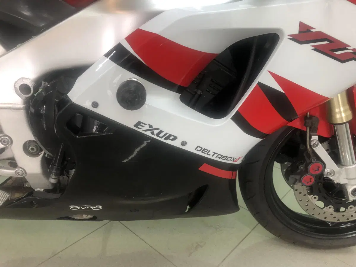 Yamaha YZF R1 (1998 - 99) (19)