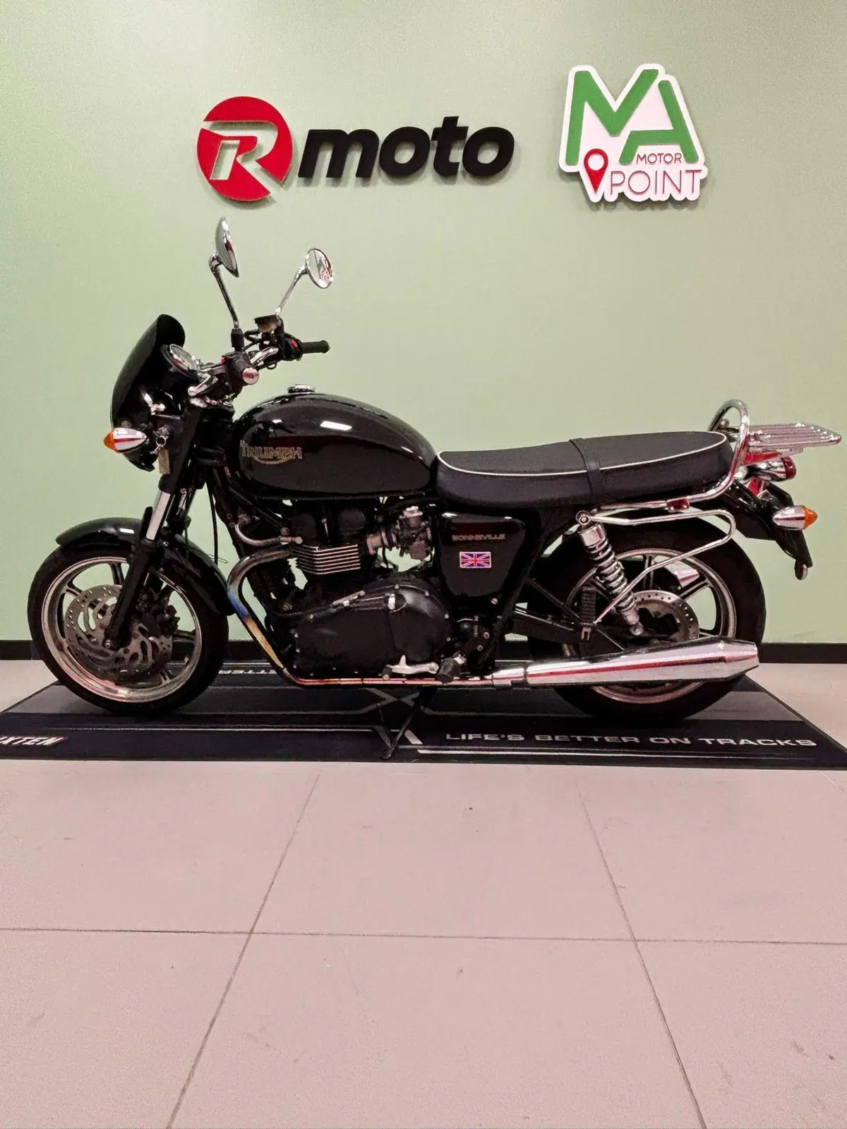 Triumph Bonneville SE (2009 - 13) (2)