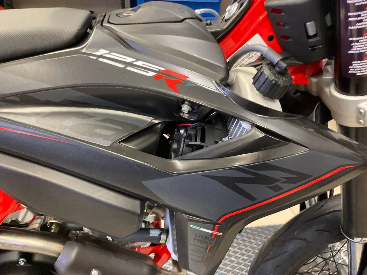 Betamotor RR 125 4T Motard R (2025 - 26) (2)