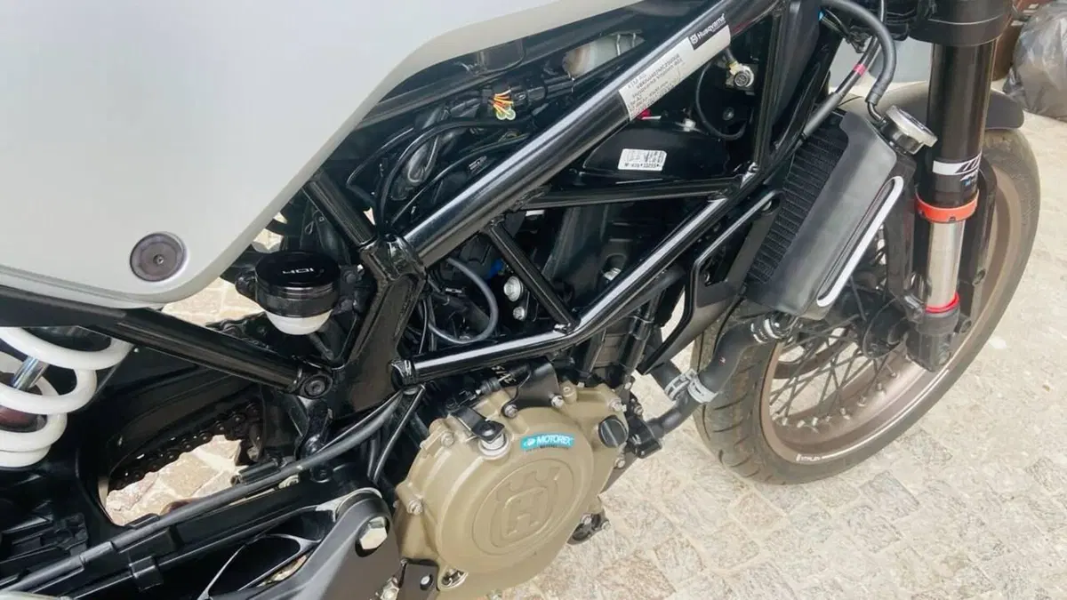Husqvarna Vitpilen 401 (2021 - 23) (6)