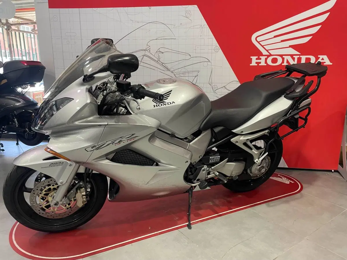 Honda VFR 800 ABS (2002 - 06) (4)