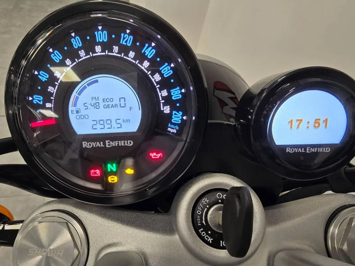 Royal Enfield Super Meteor 650 (2023 - 26) (5)