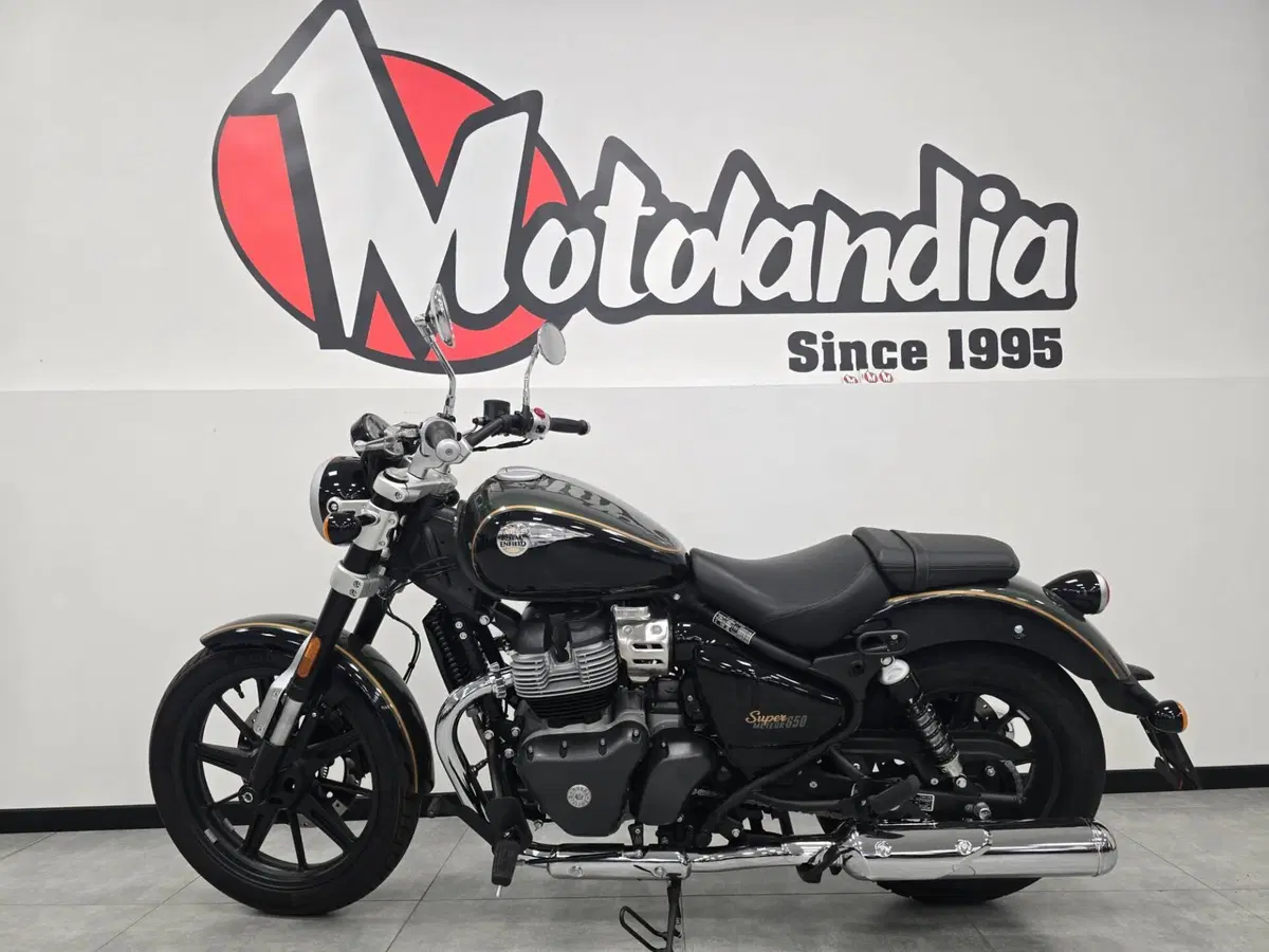 Royal Enfield Super Meteor 650 (2023 - 26) (2)