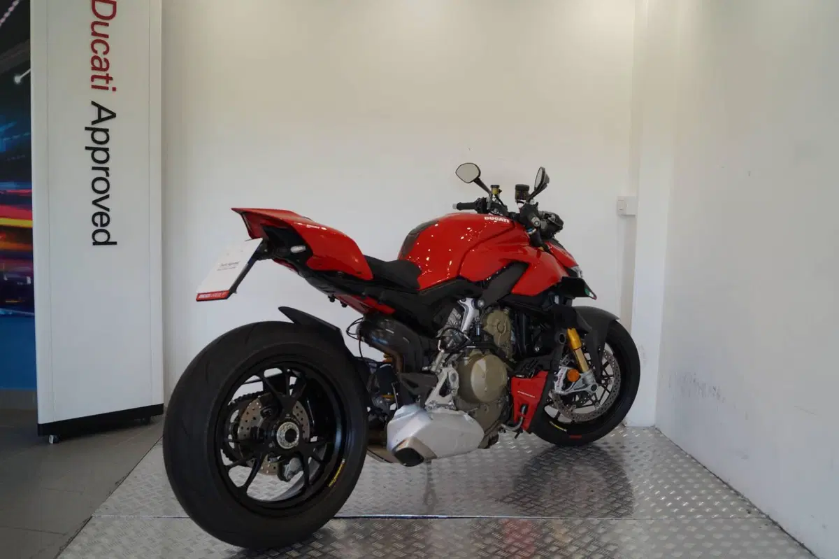 Ducati Streetfighter V4 1100 S (2020) (4)