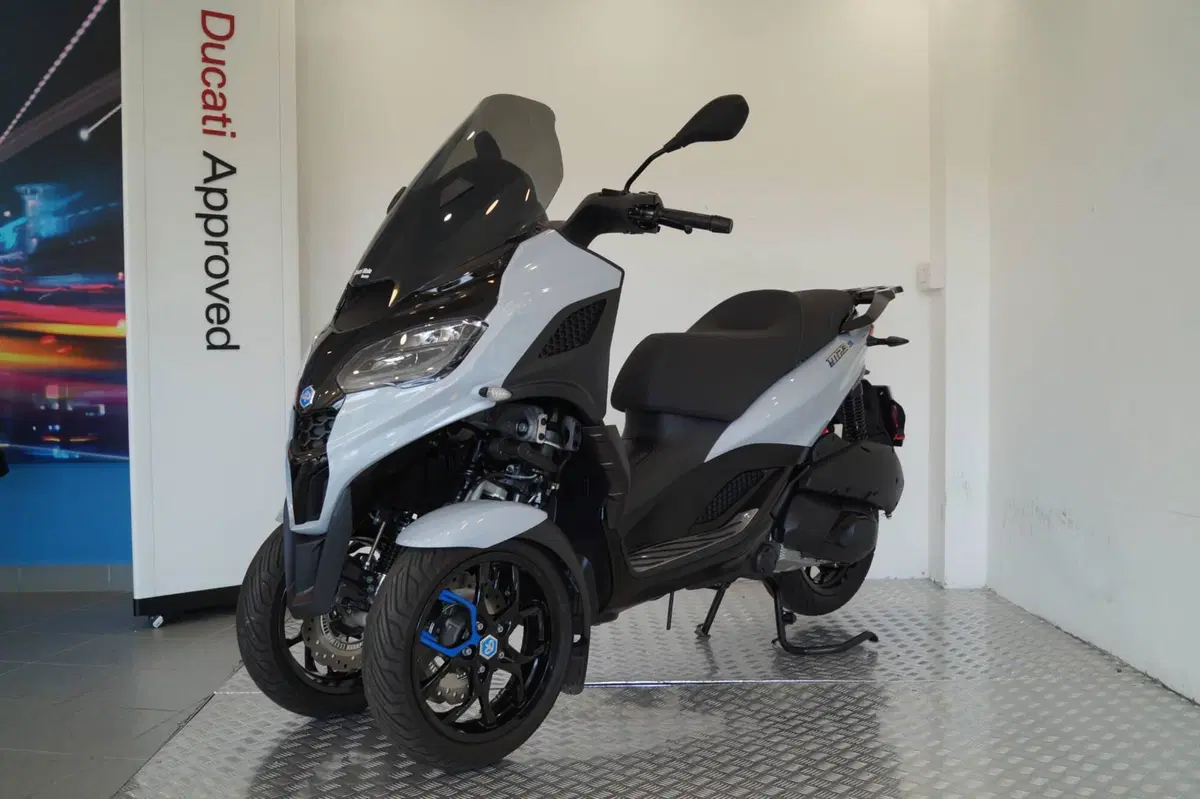Piaggio MP3 310 Sport (2025 - 26) (2)