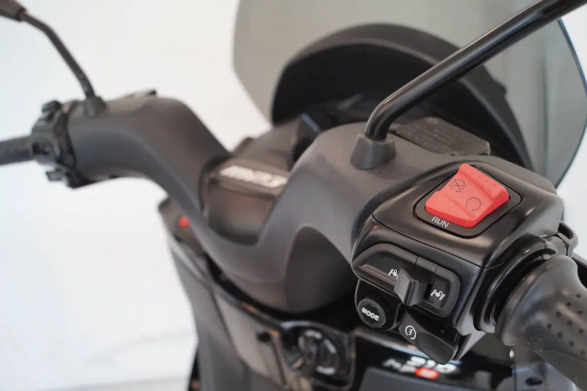 Piaggio MP3 310 Sport (2025 - 26) (8)