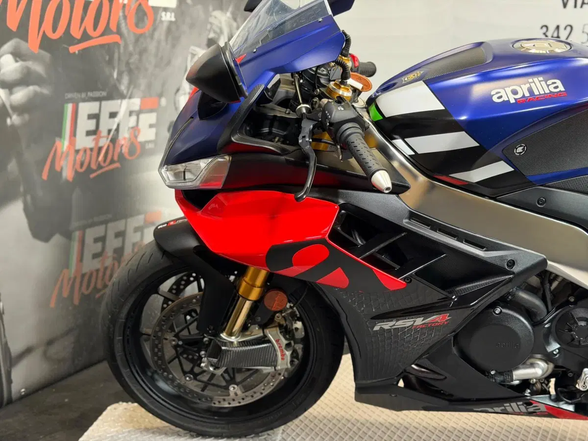 Aprilia RSV4 1100 Factory (2021 - 24) (12)