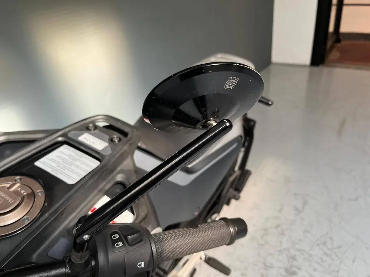 Husqvarna Svartpilen 401 (2021 - 23) (11)