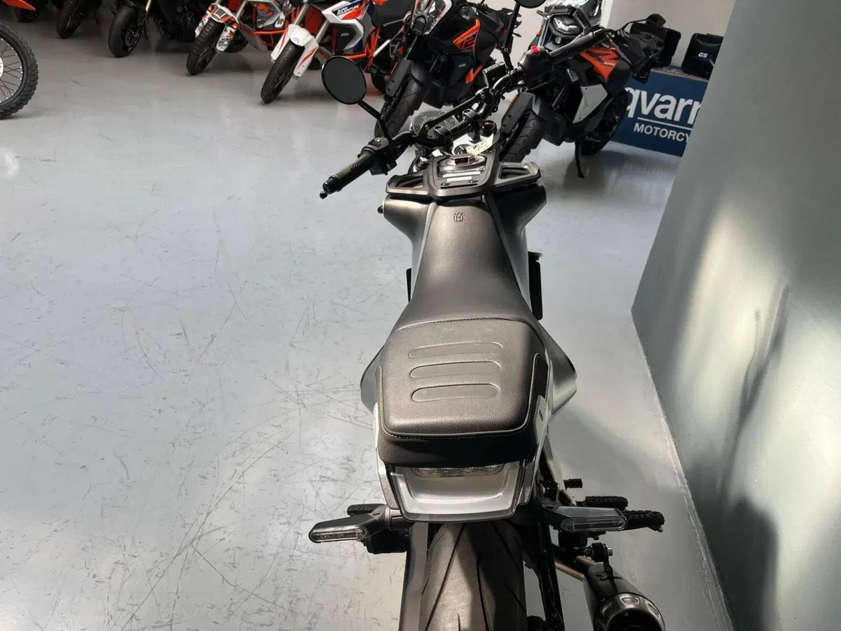 Husqvarna Svartpilen 401 (2021 - 23) (7)
