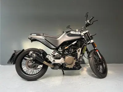 Husqvarna Svartpilen 401 (2021 - 23) usata