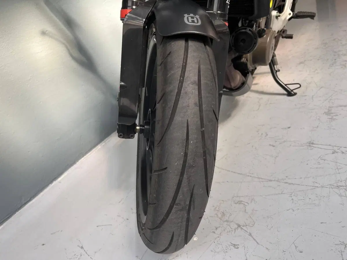 Husqvarna Svartpilen 401 (2021 - 23) (10)