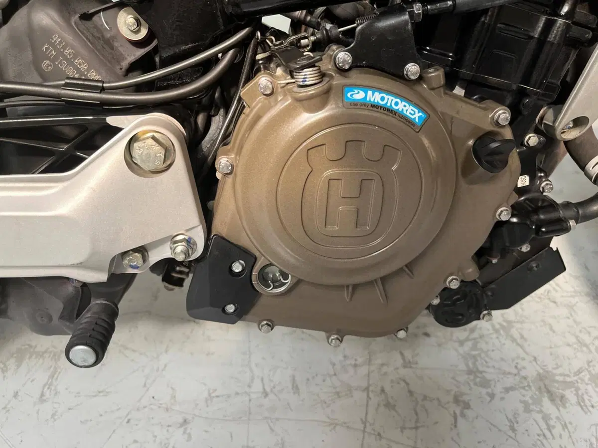 Husqvarna Svartpilen 401 (2021 - 23) (12)