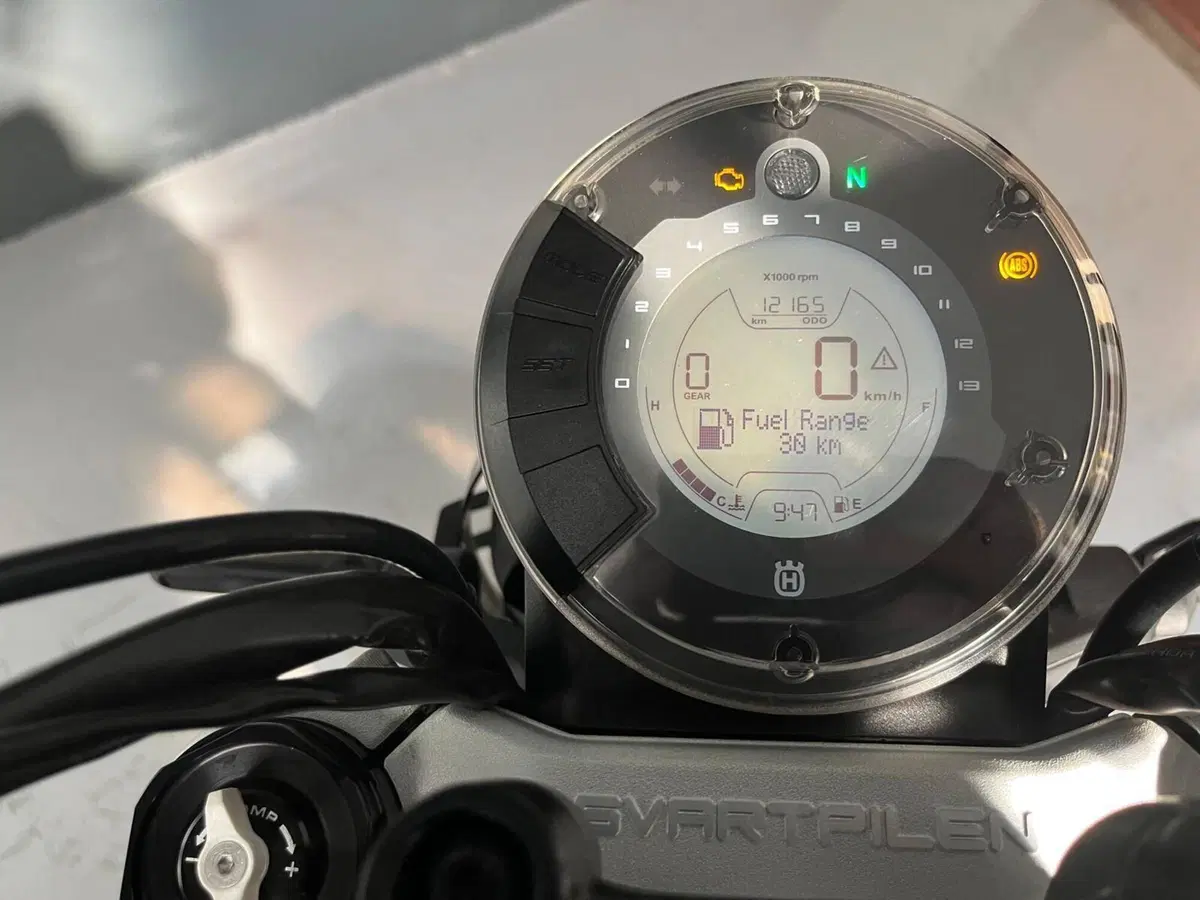 Husqvarna Svartpilen 401 (2021 - 23) (13)