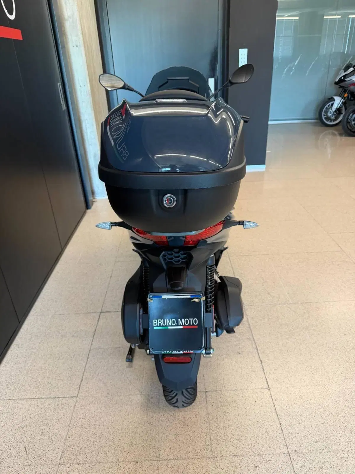 Piaggio MP3 310 (2025 - 26) (3)