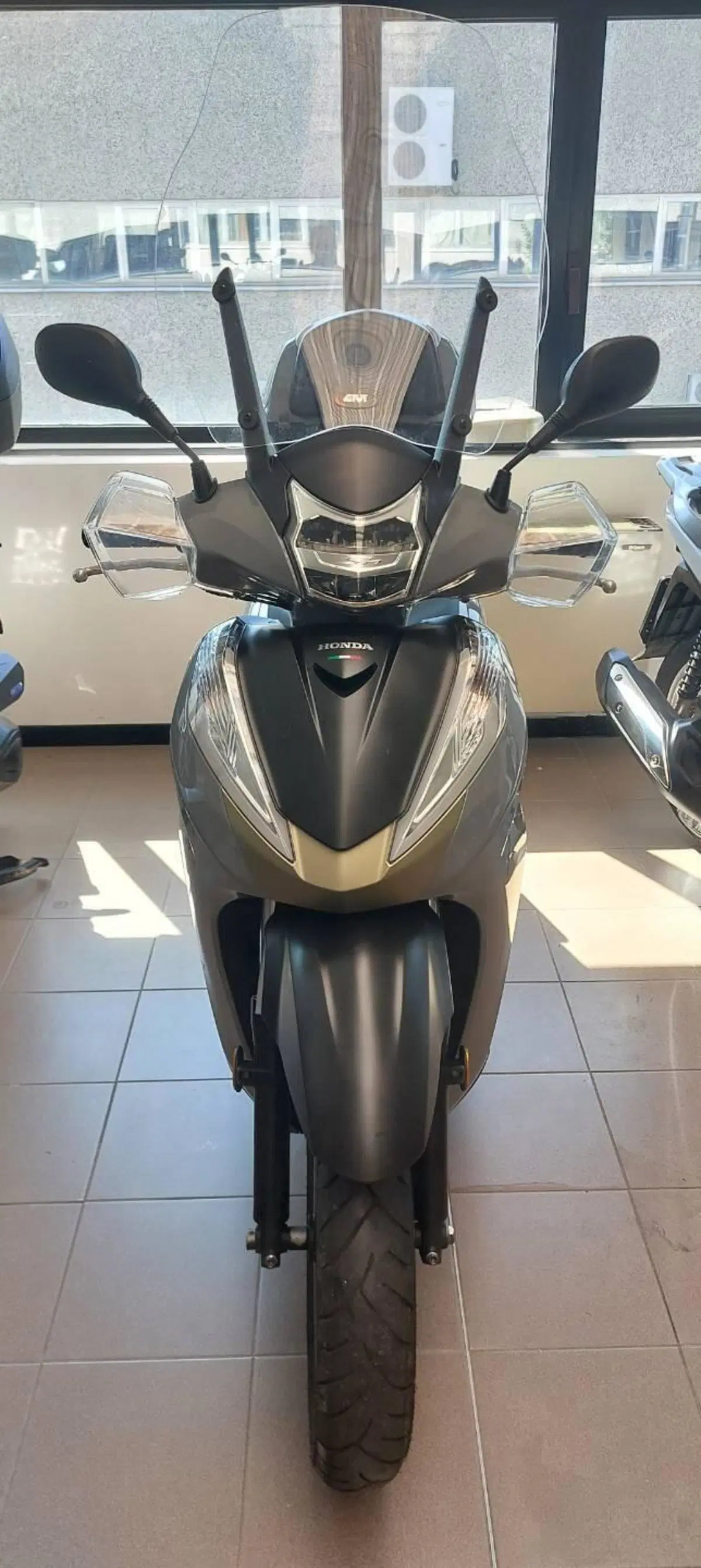 Honda SH 300 i Sport ABS (2018 - 20) (4)