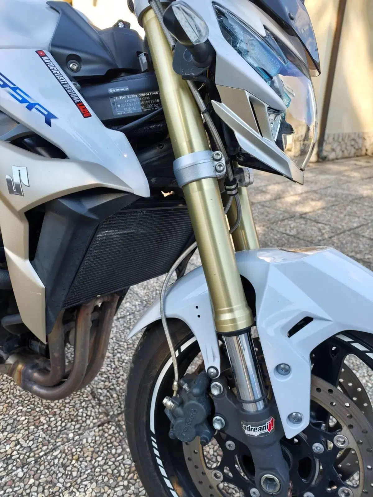 Suzuki GSR 750 (2010 - 15) (4)