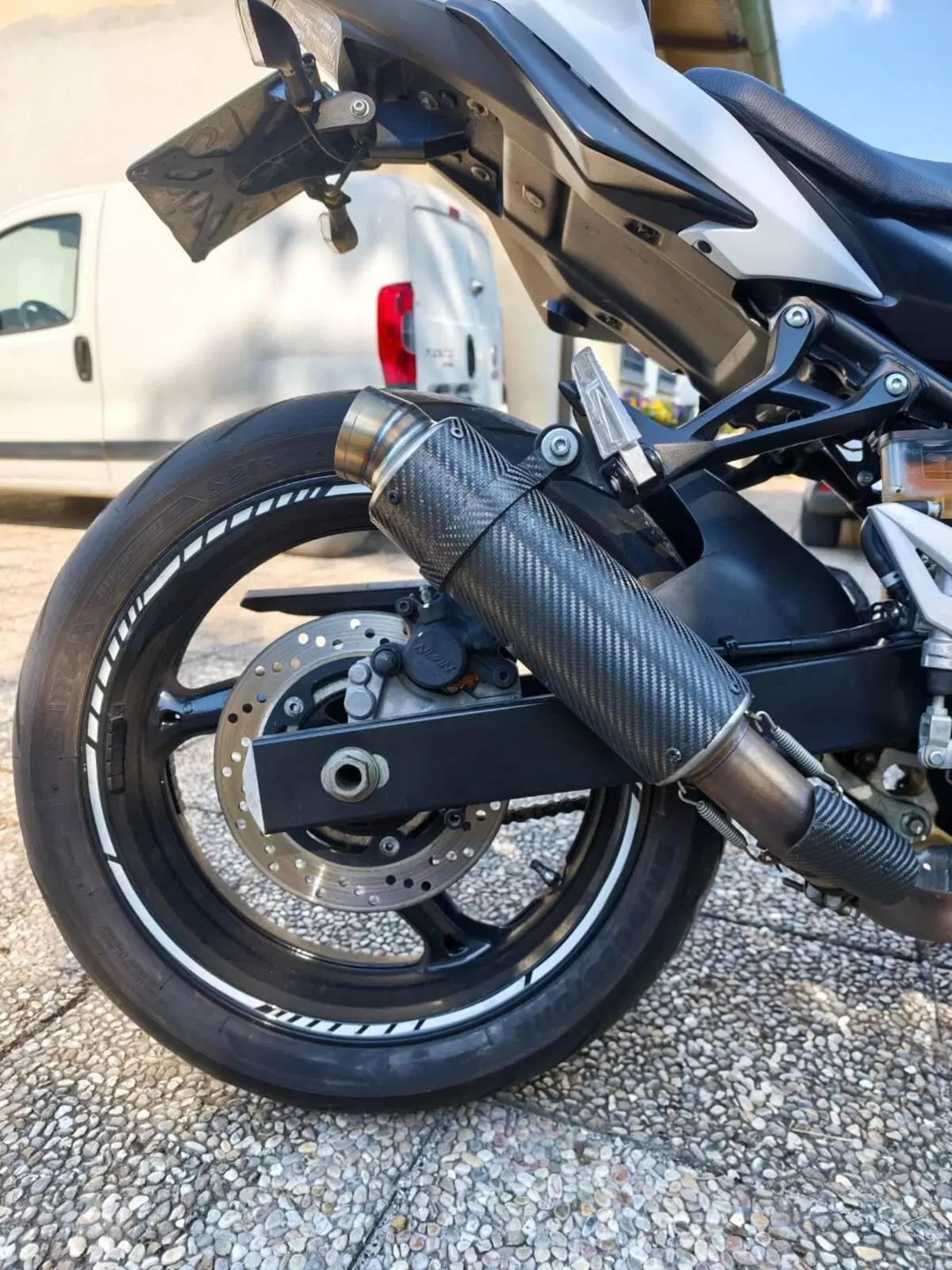 Suzuki GSR 750 (2010 - 15) (8)