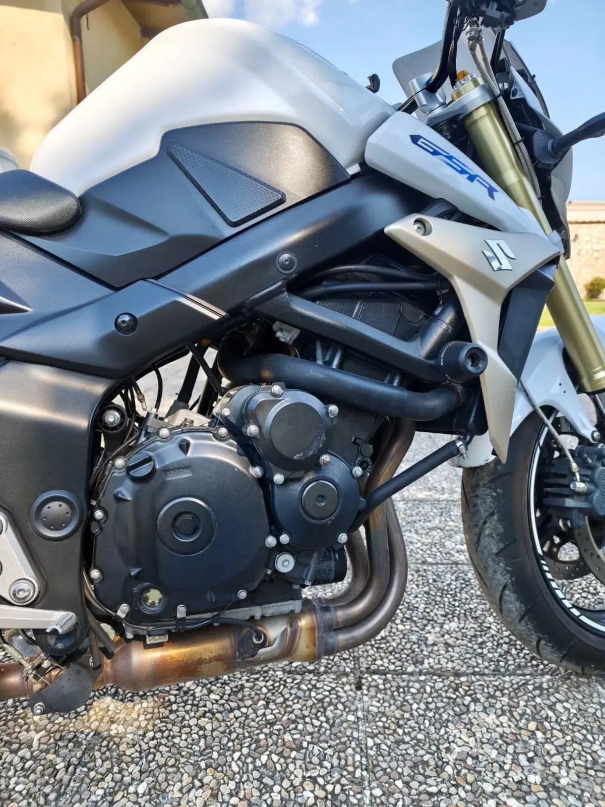 Suzuki GSR 750 (2010 - 15) (9)