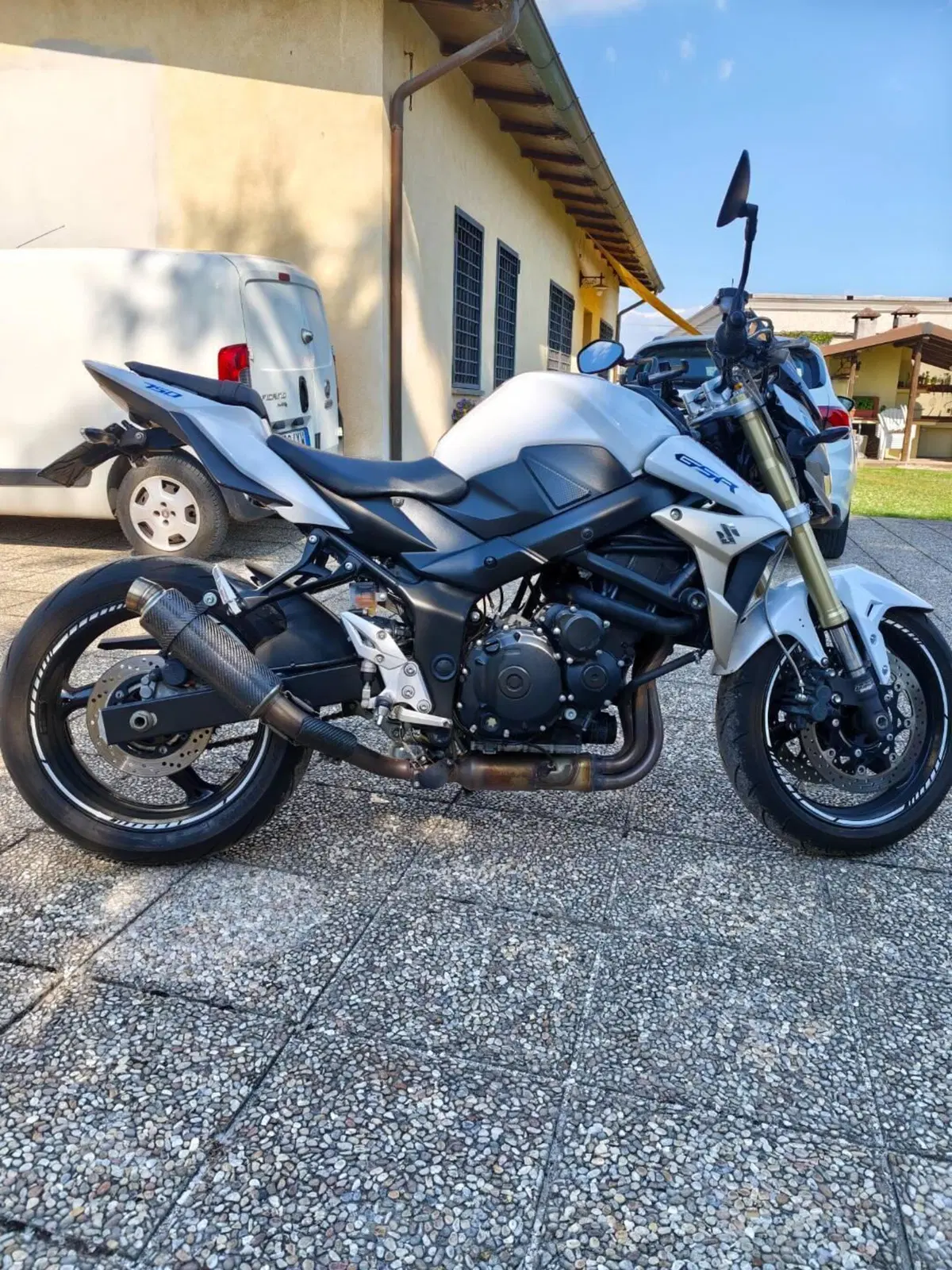 Suzuki GSR 750 (2010 - 15)