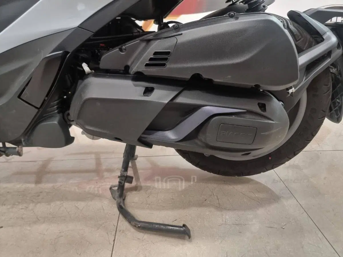 Piaggio Beverly 400 (2025 - 26) (6)