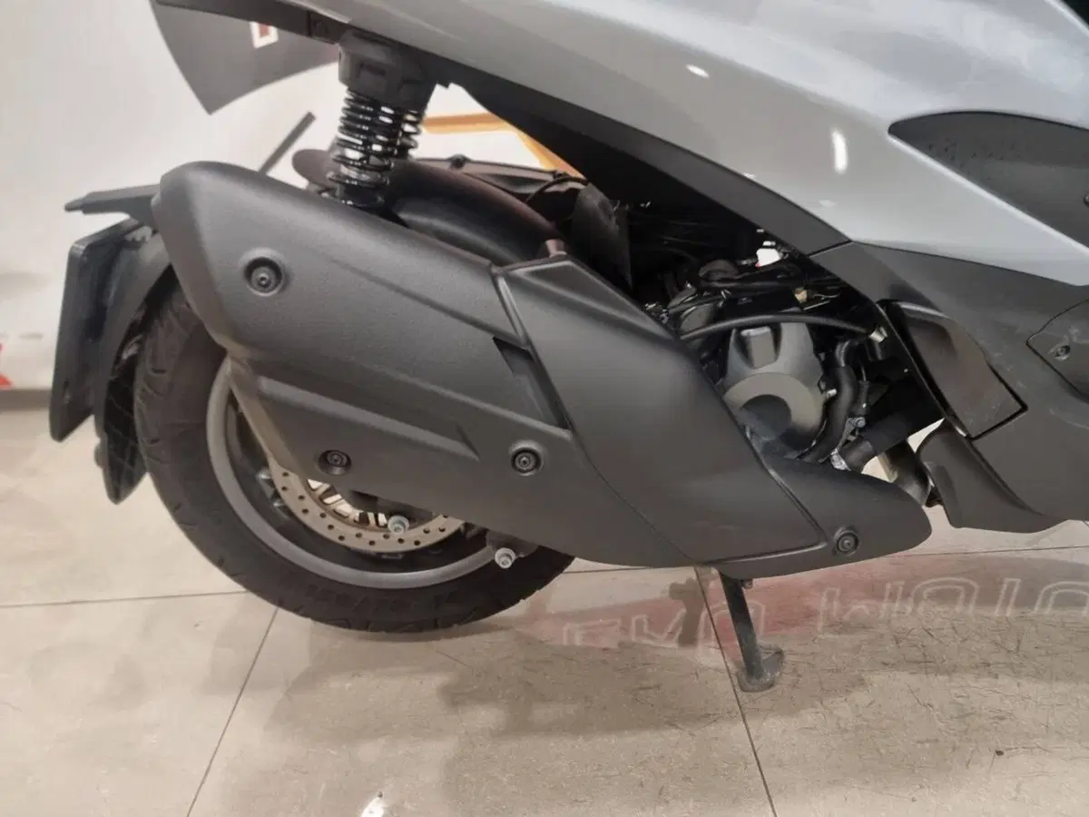 Piaggio Beverly 400 (2025 - 26) (7)