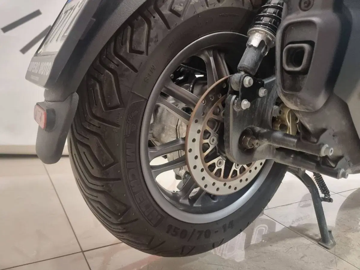 Piaggio Beverly 400 (2025 - 26) (9)