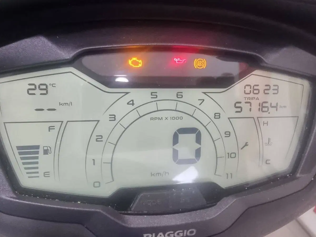 Piaggio Beverly 400 (2025 - 26) (10)