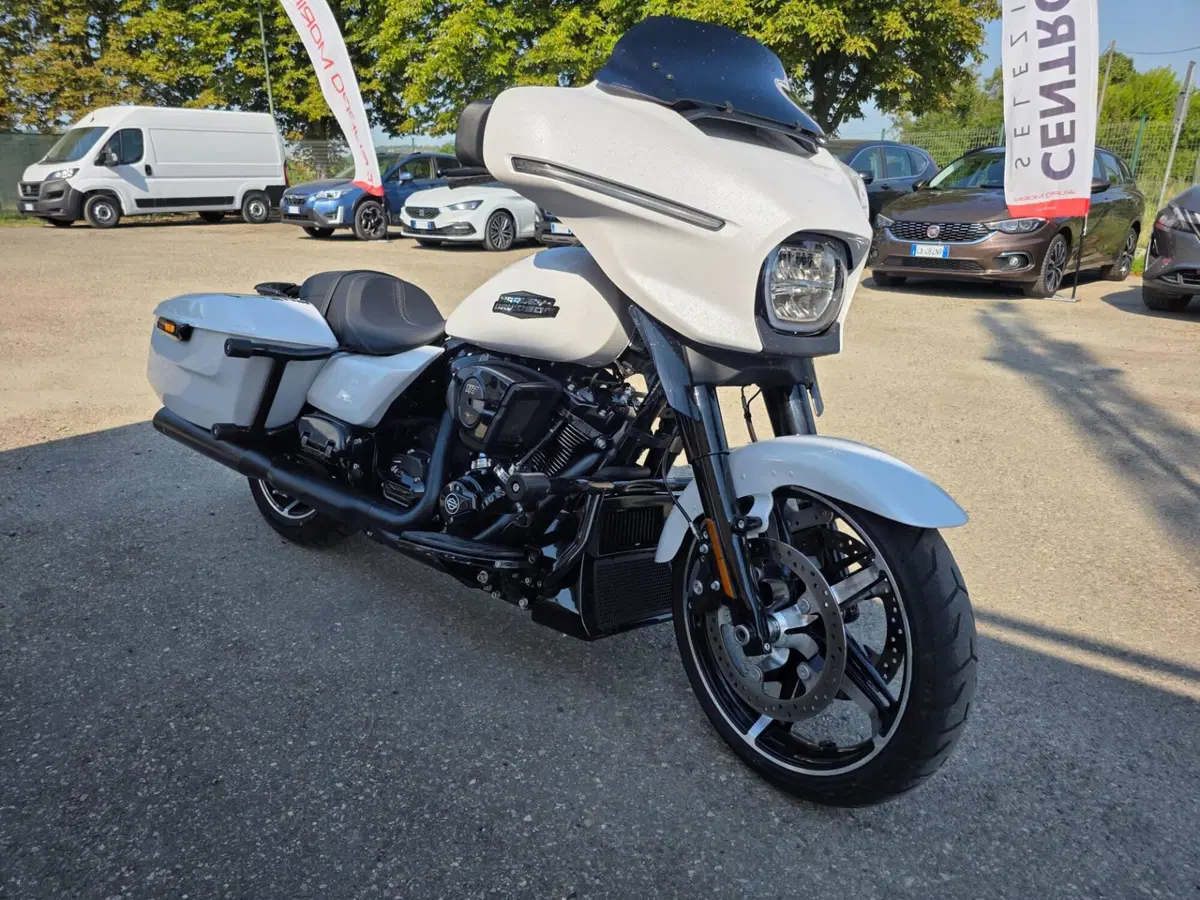 Harley-Davidson Street Glide (2024 - 26)