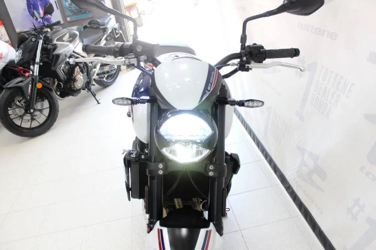 Triumph Trident 660 Triple Tribute Edition (2024) (4)
