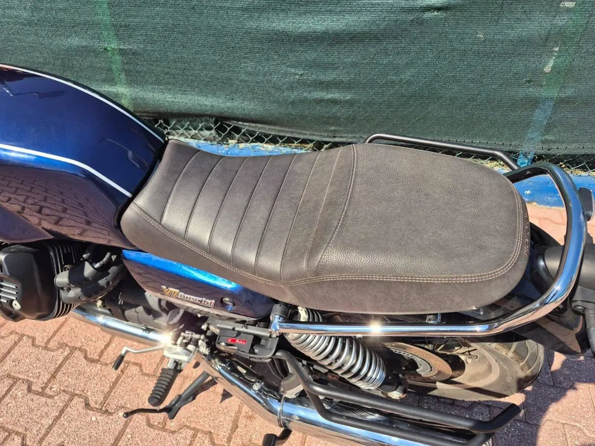 Moto Guzzi V7 Special (2021 - 24) (2)