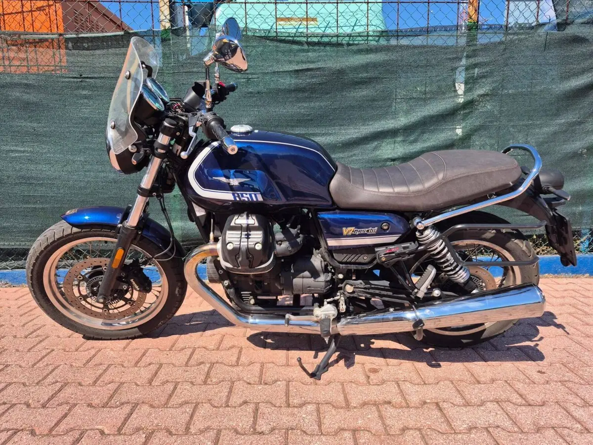 Moto Guzzi V7 Special (2021 - 24) (3)