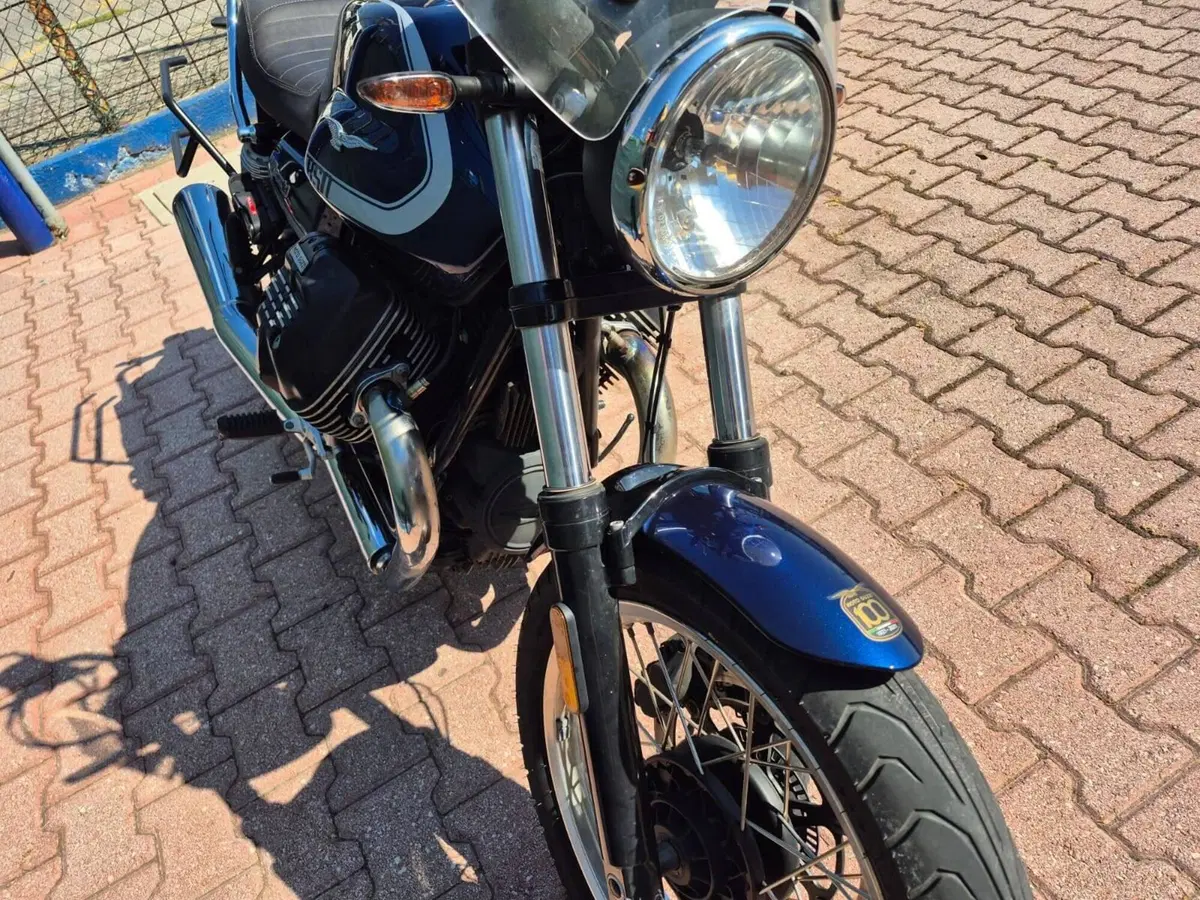 Moto Guzzi V7 Special (2021 - 24) (4)