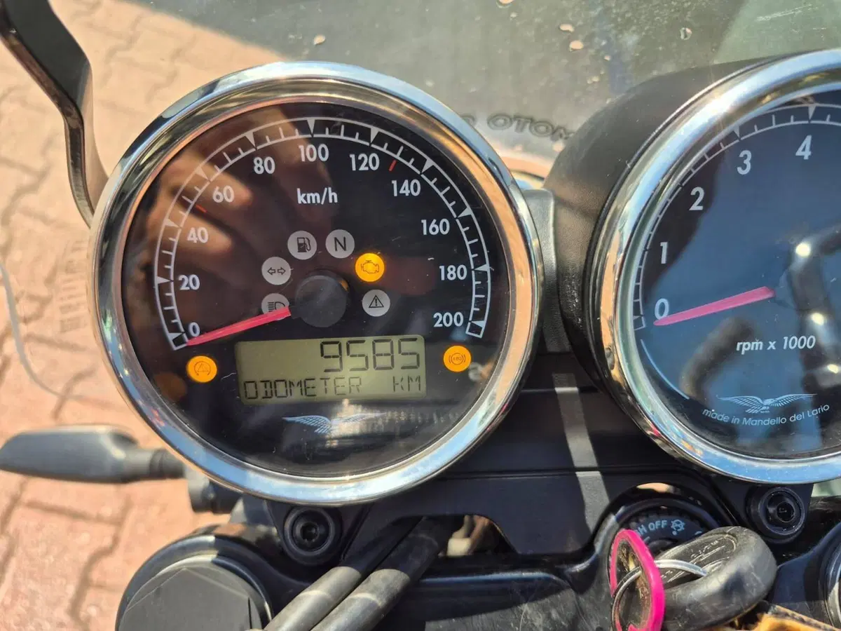 Moto Guzzi V7 Special (2021 - 24) (5)