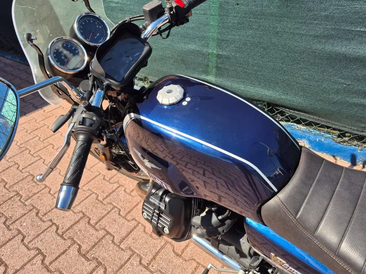 Moto Guzzi V7 Special (2021 - 24) (10)