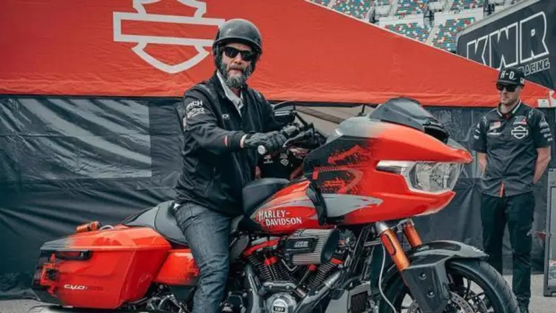 Keanu Reeves in pista, arriva la docuserie sull'avventura racing di ARCH Motorcycle