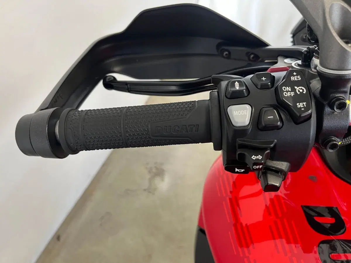 Ducati Multistrada V4 Pikes Peak (2025 - 26) (11)