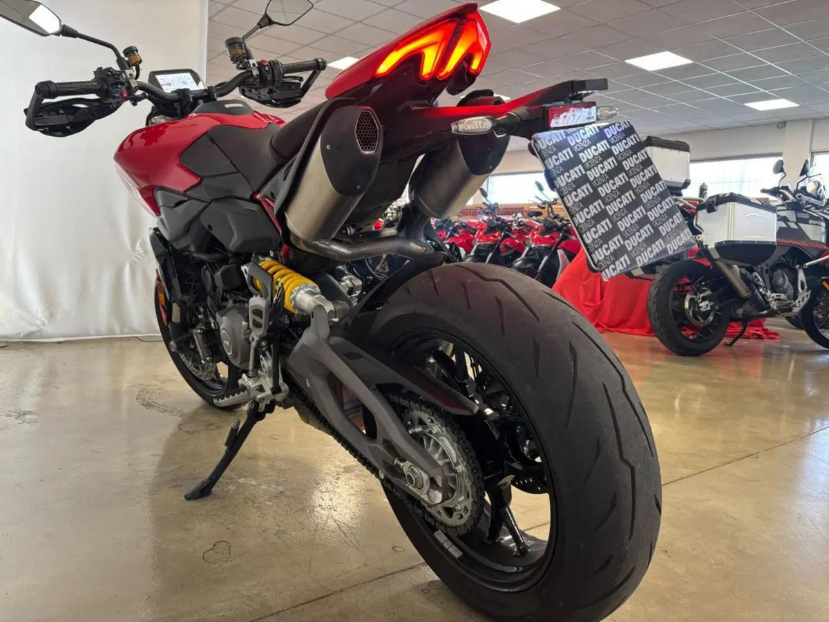 Ducati Hypermotard V2 (2026) (7)