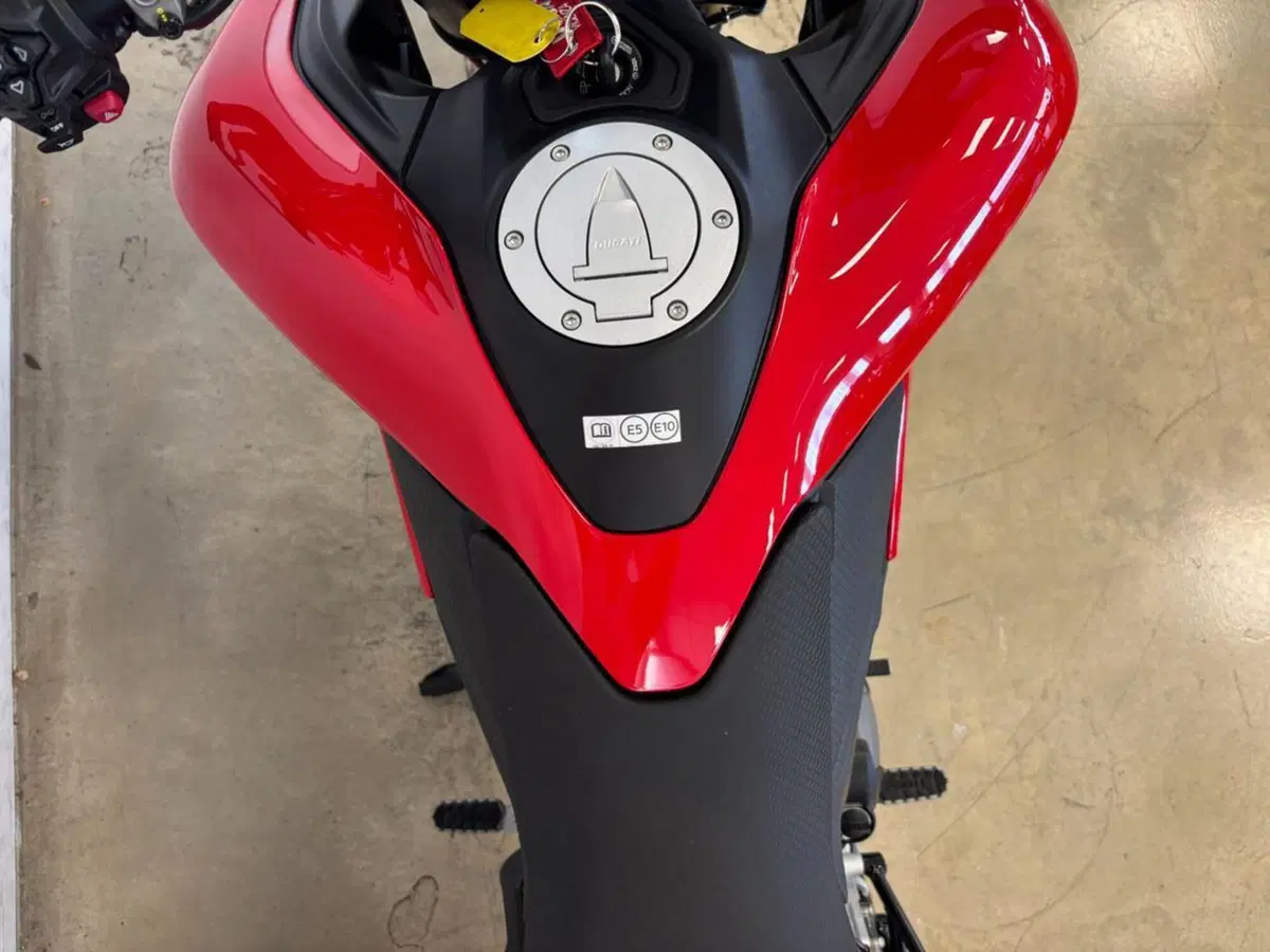 Ducati Hypermotard V2 (2026) (9)
