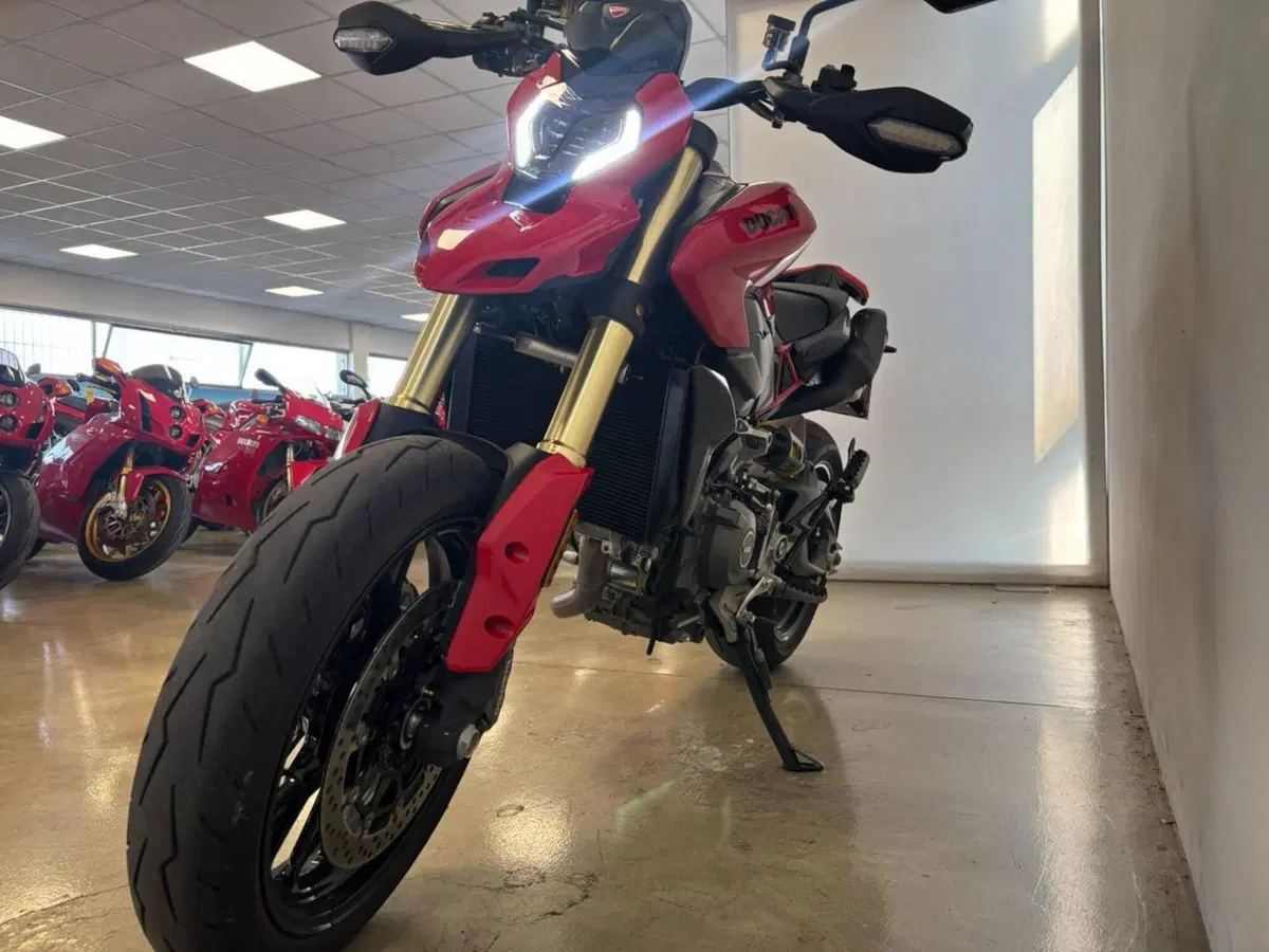 Ducati Hypermotard V2 (2026) (2)