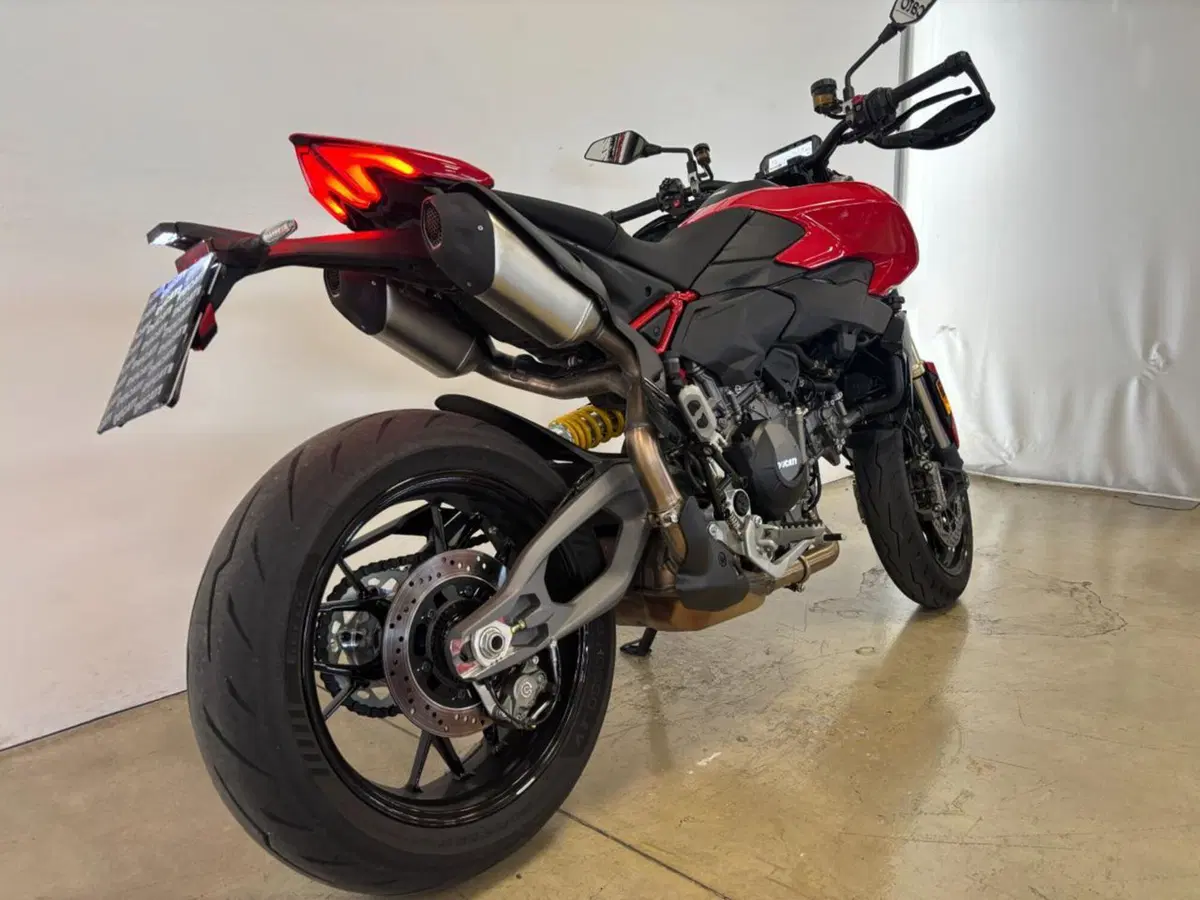 Ducati Hypermotard V2 (2026) (6)