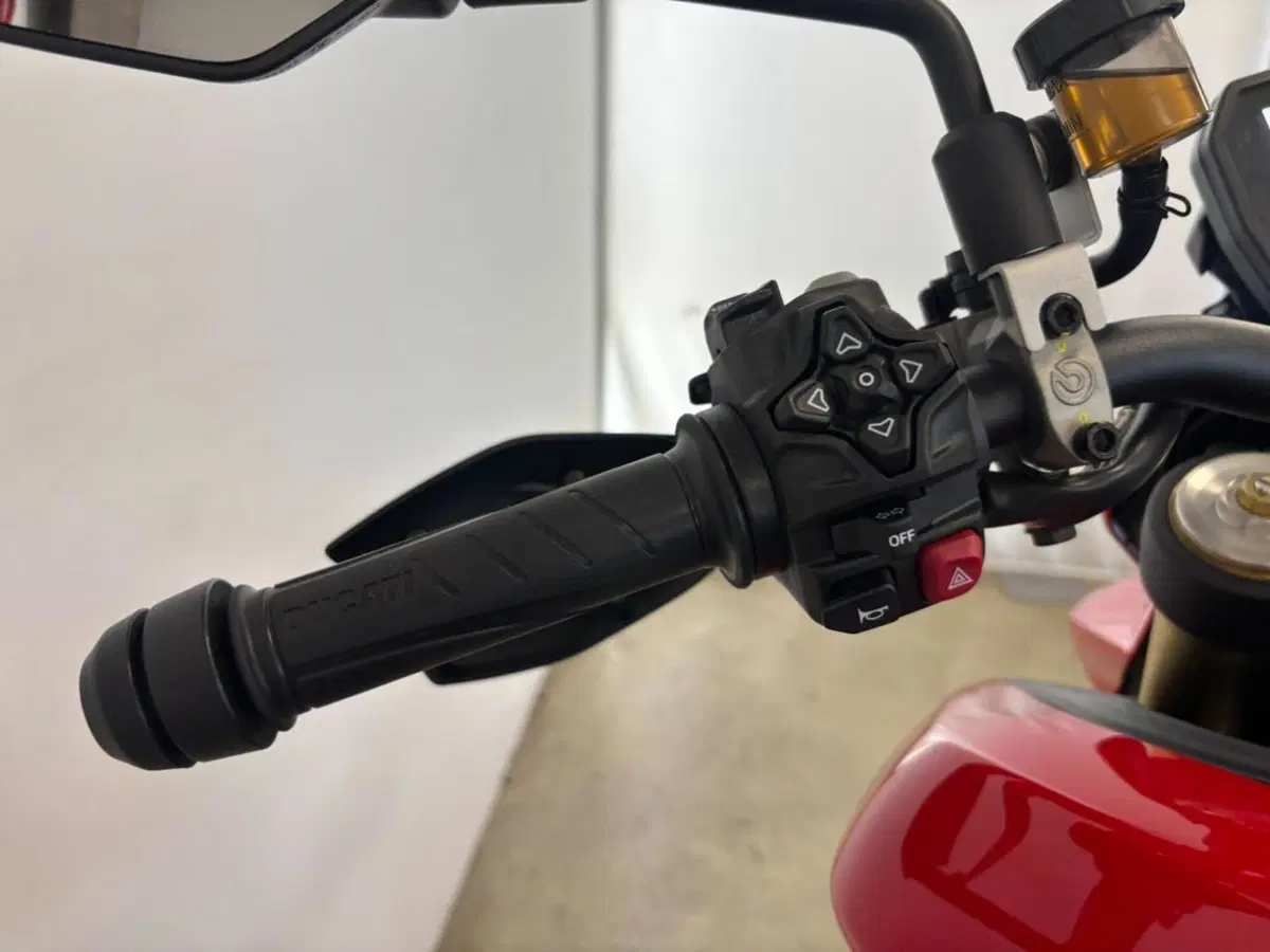 Ducati Hypermotard V2 (2026) (10)