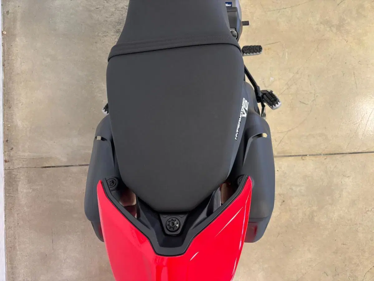 Ducati Hypermotard V2 (2026) (8)