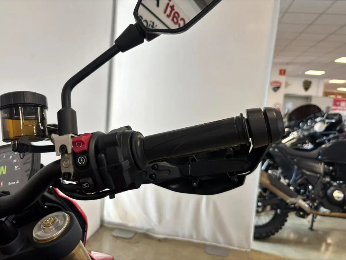 Ducati Hypermotard V2 (2026) (11)