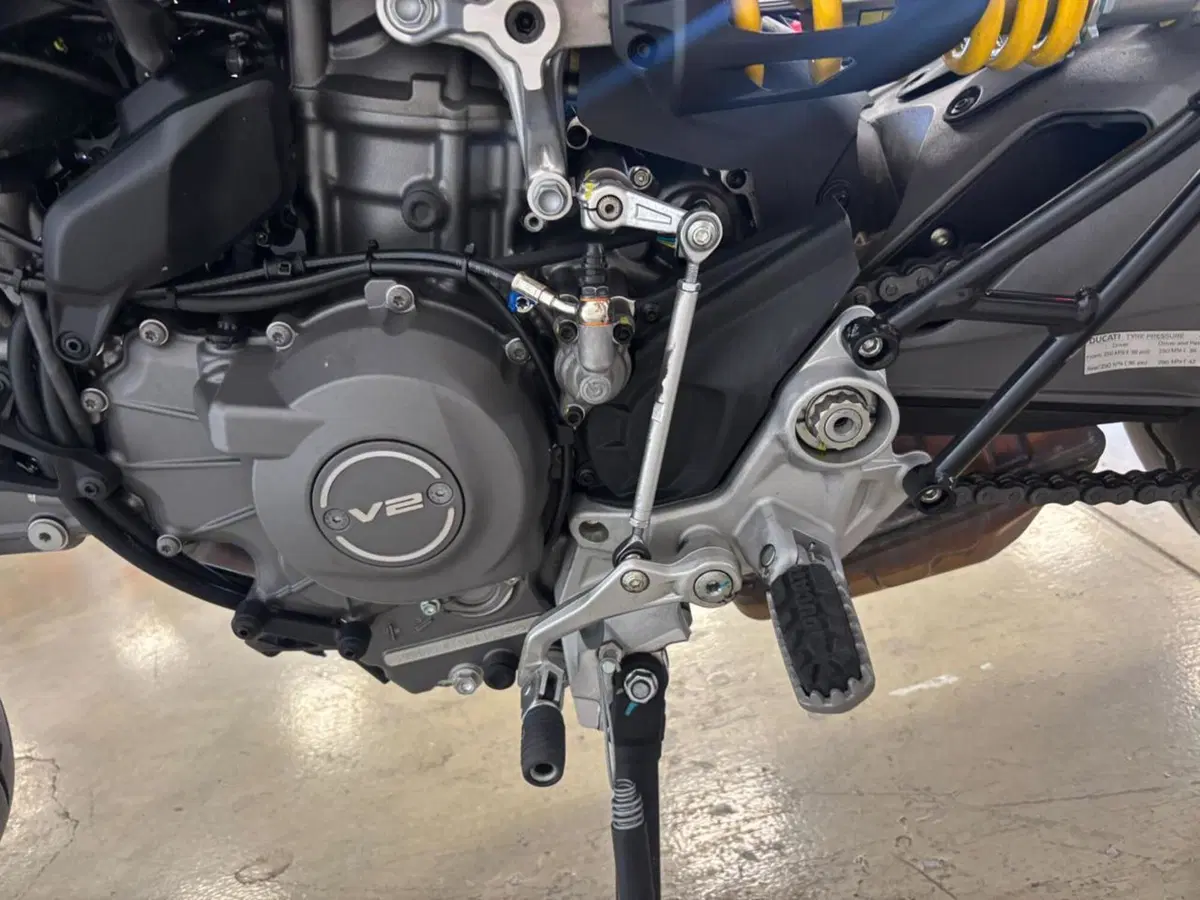 Ducati Hypermotard V2 (2026) (12)