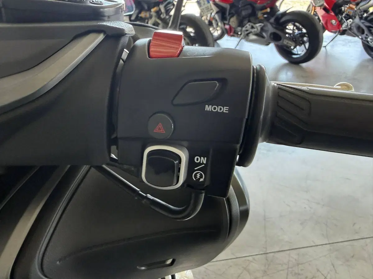 Yamaha T-Max 560 (2020 - 21) (4)