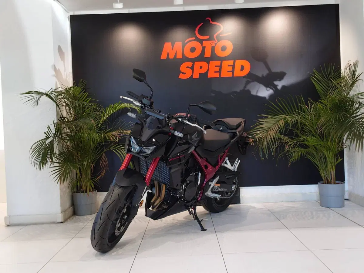 Honda CB 750 Hornet (2026) (4)